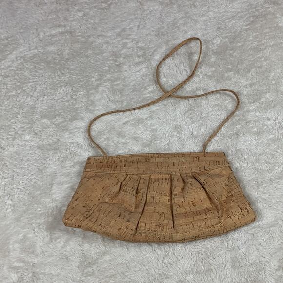 Unbranded pleated cork shoulder bag, converts to clutch - Picture 4 of 9